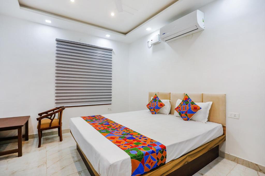 Postel nebo postele na pokoji v ubytování FabHotel JP Villa