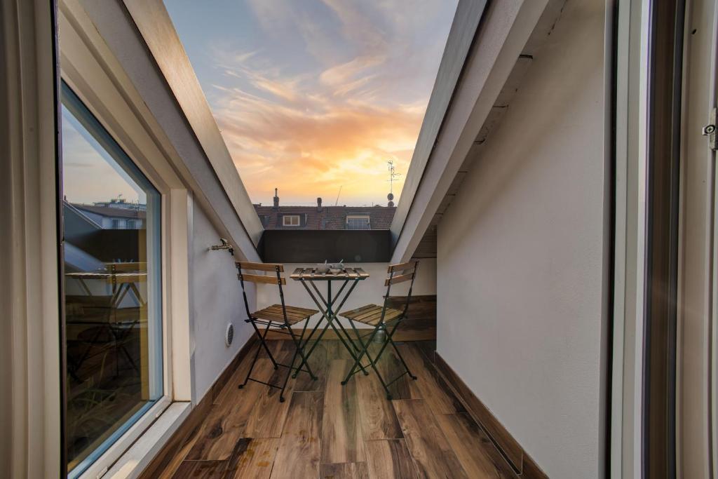 Just Urban Stays - Exclusive Duomo View Penthouse - 5 Min to M4 Dateo