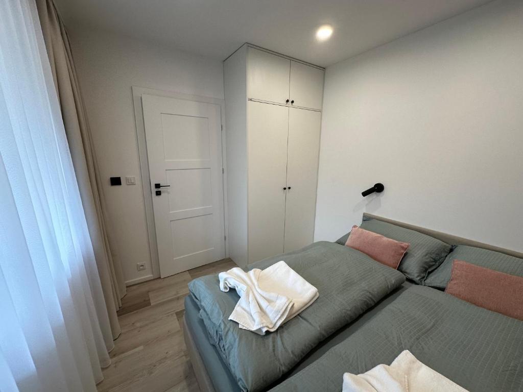 Postel nebo postele na pokoji v ubytování Apartmán Oriens Pec pod Sněžkou