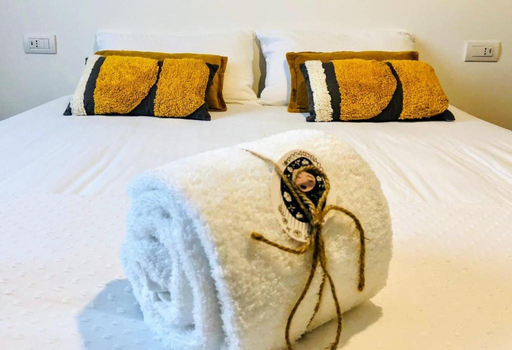 Een bed of bedden in een kamer bij S'accabbadora Guest House