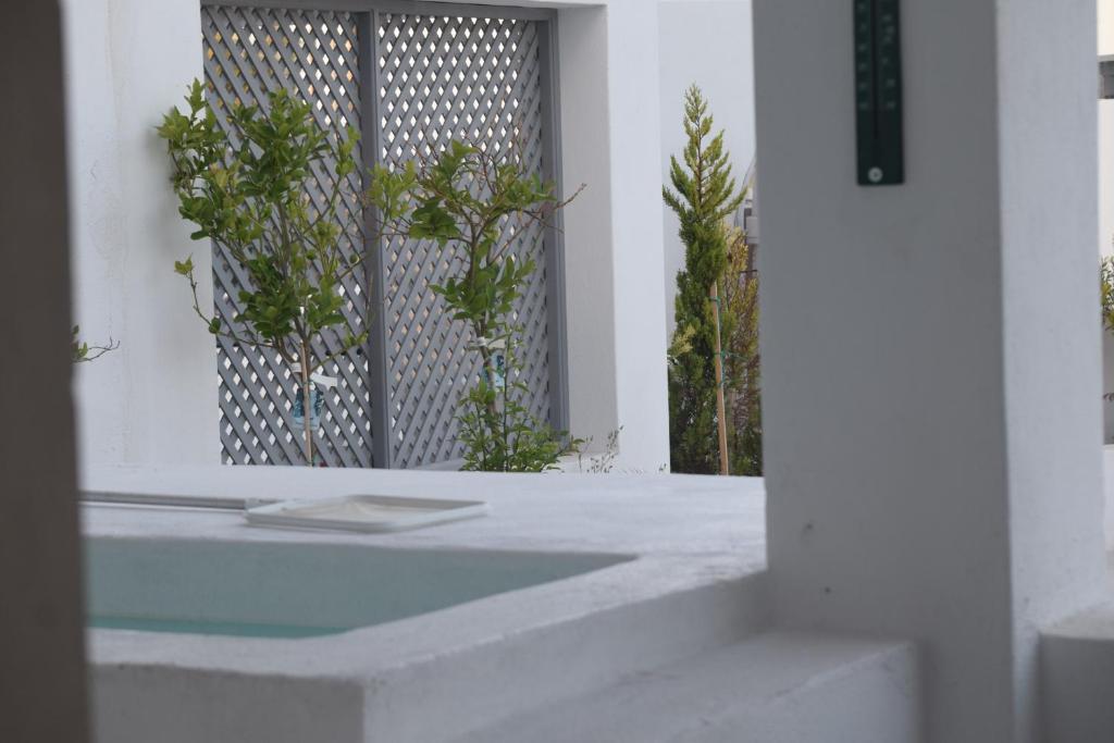 Zdjęcie z galerii obiektu Sea paradise villas - Seaside & private jacuzzi w mieście Oia