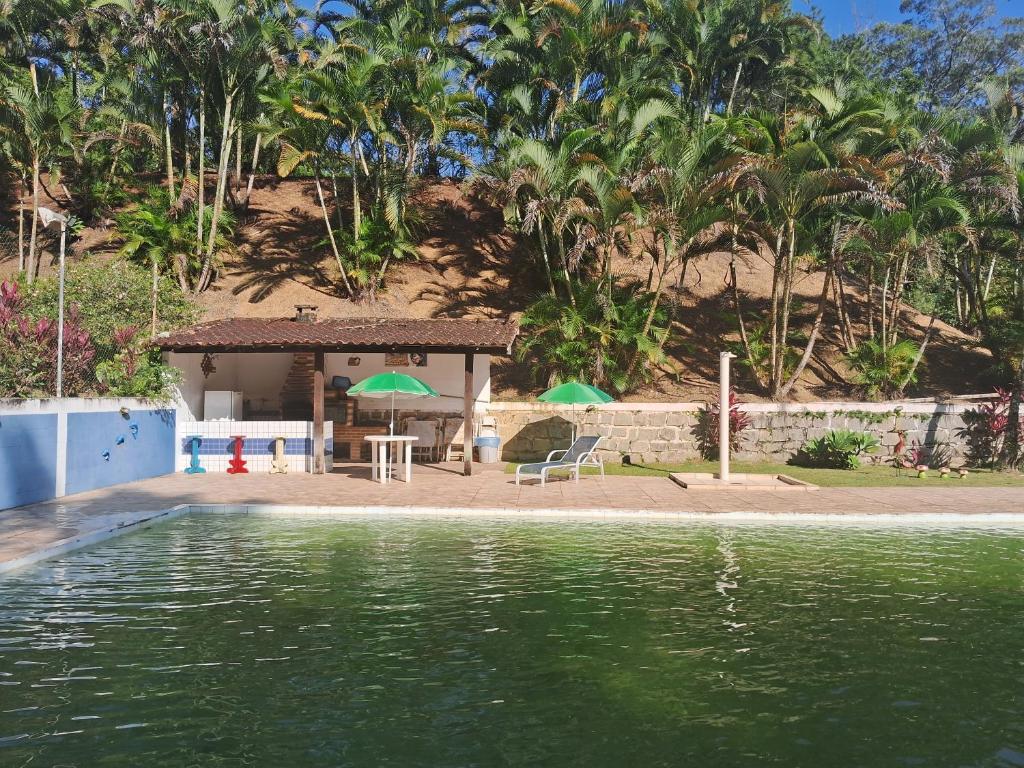 The swimming pool at or close to Mangaratiba Lazer e paz na Mata Atlântica