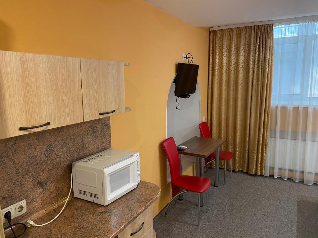 Kuchyň nebo kuchyňský kout v ubytování Golden Gate Inn