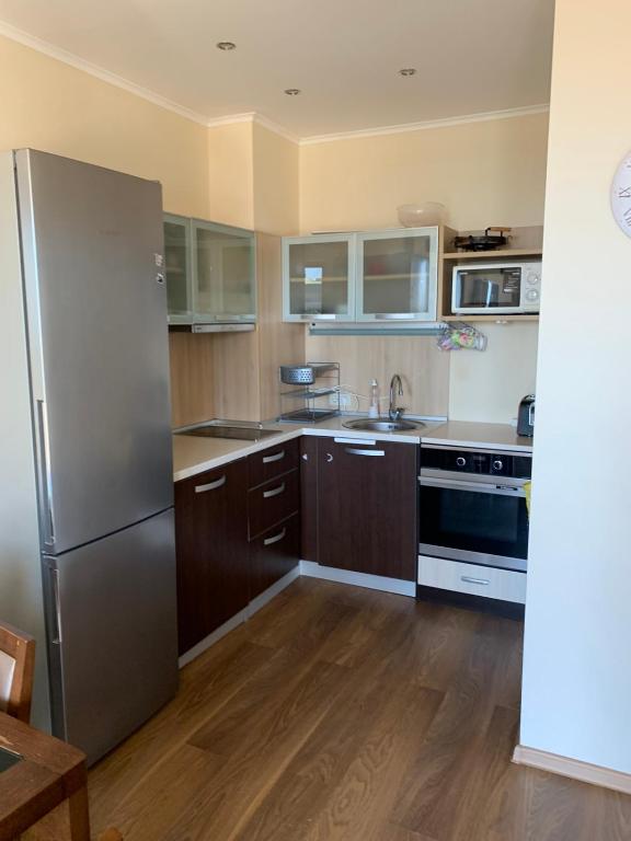 Golden Sands Rentals Apartments - 一居室公寓，带阳台和海景第二线