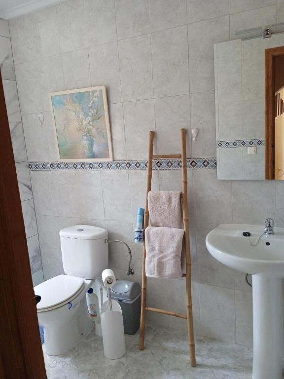 A bathroom at Pete's Place