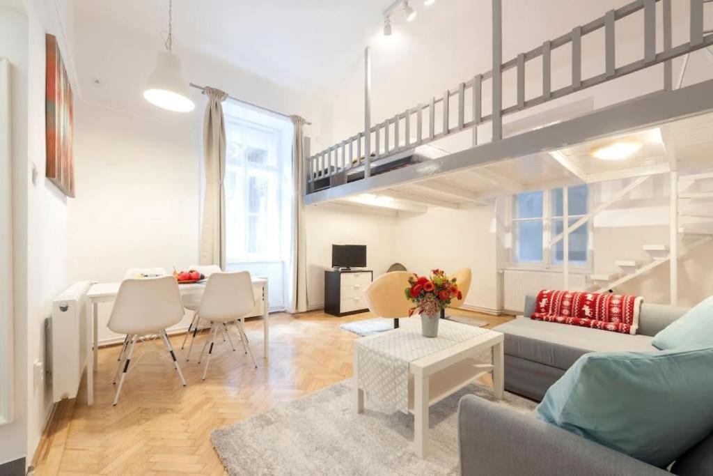 Nagymező Gallery Apartment 1065 Budapest, 32 Nagymező utca kép - 1