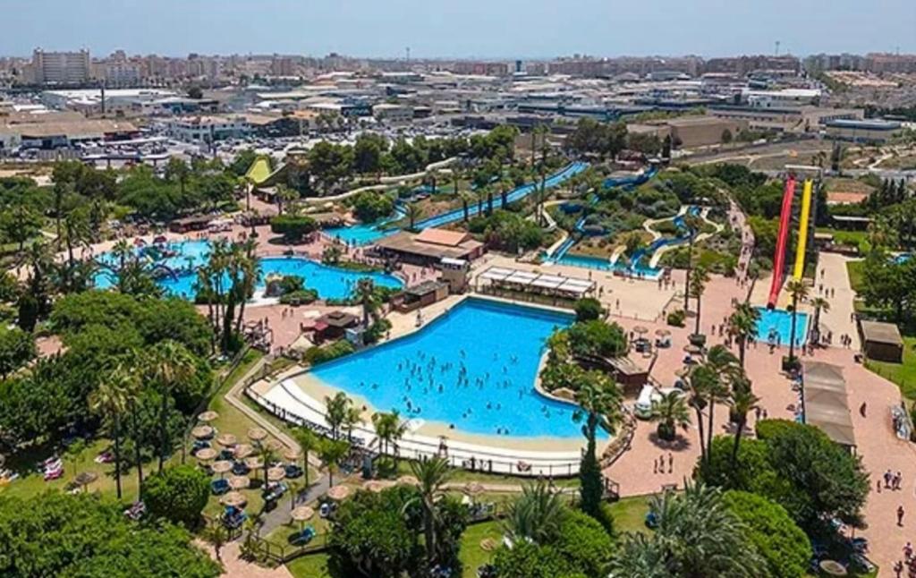 Bazén v ubytování Sunny sweet apartment Olga nebo v jeho okolí