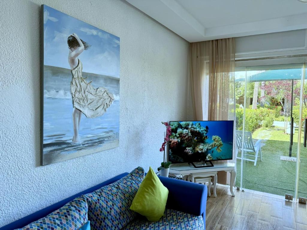TV a/nebo společenská místnost v ubytování Excelent Chalet Triplex in Kasr Rimal-Kabila Tetouan