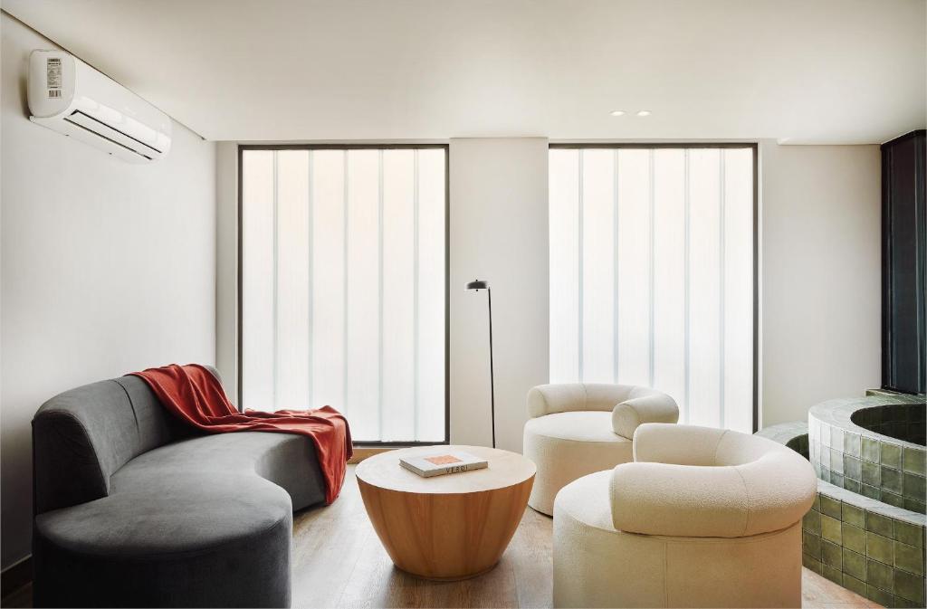 Un lugar para sentarse en Wellcomm Spa & Hotel