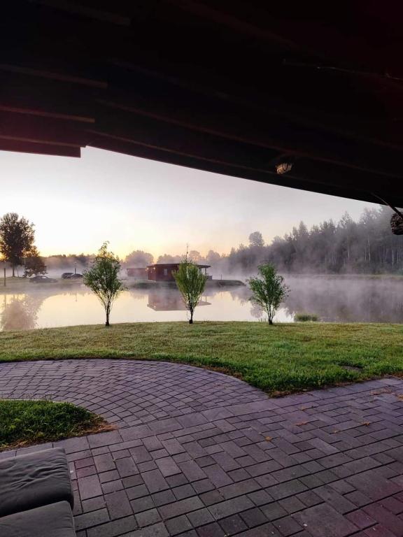 Výhled na řeku, která protéká v blízkosti penzionu