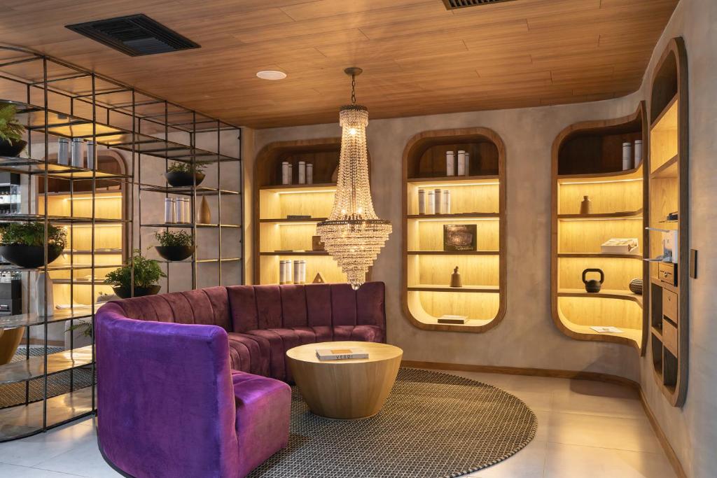 Un lugar para sentarse en Wellcomm Spa & Hotel