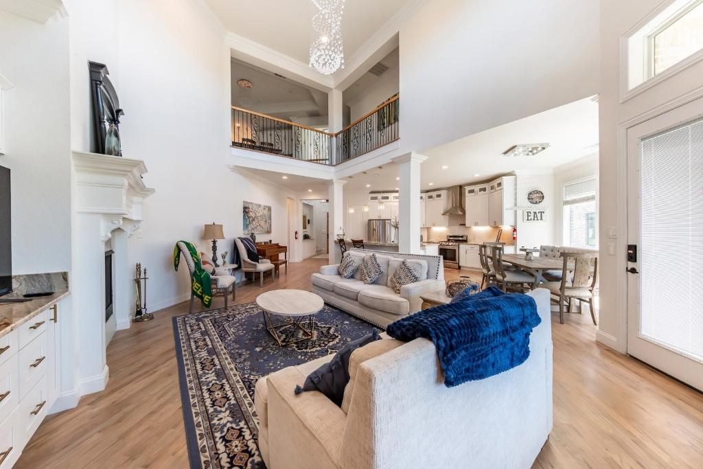 Family Home Near Lake & Local Parks - 公寓