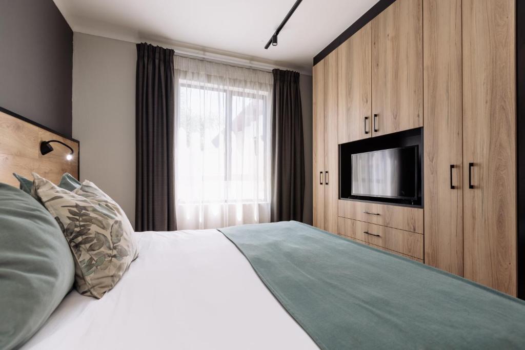 MINT Hotel 84 on Katherine photo