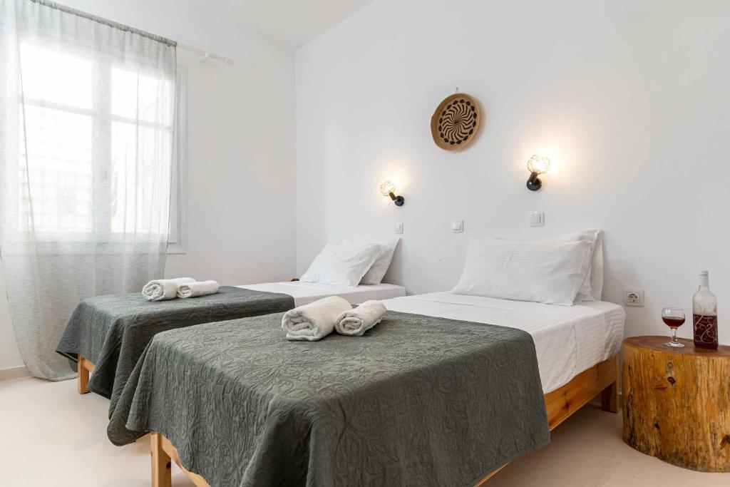 Posteľ alebo postele v izbe v ubytovaní Naxos Beachwalk Rooms