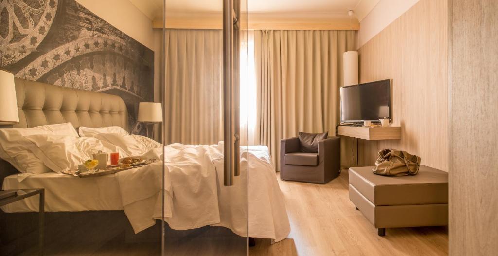 Postel nebo postele na pokoji v ubytování Hotel Federico II Central Palace