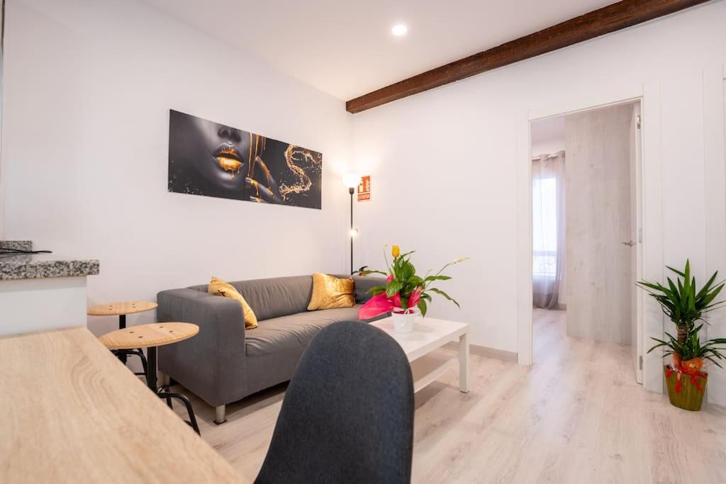 Ruang duduk di cisneros apartment