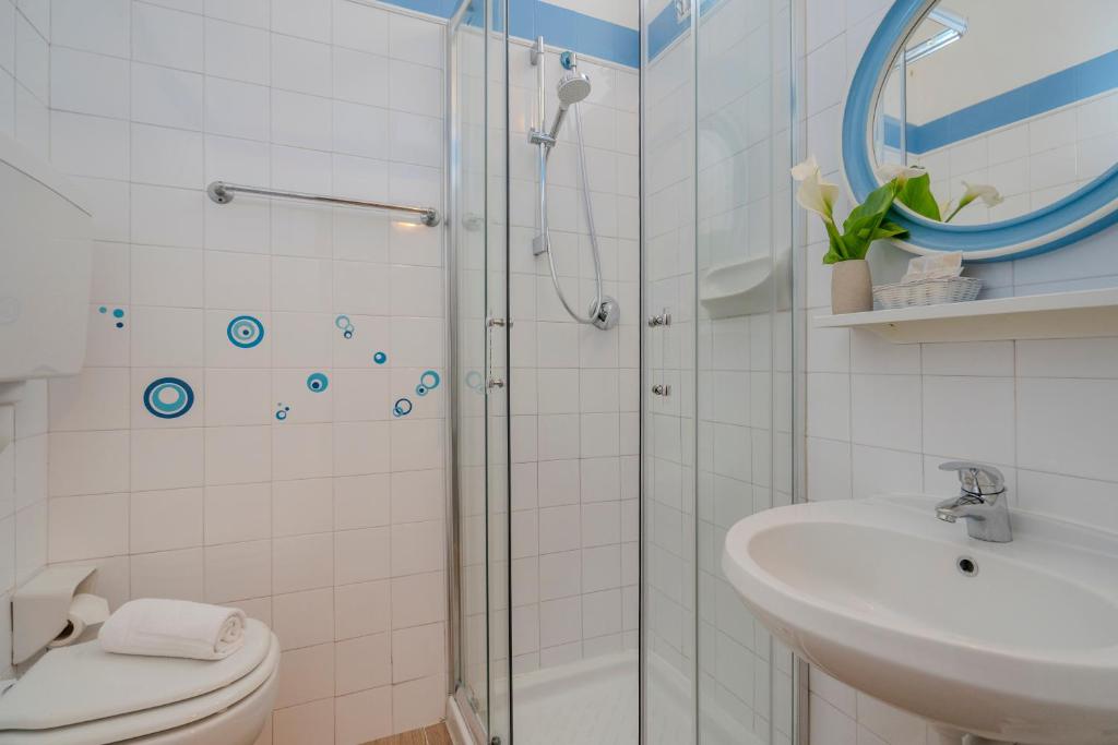 Koupelna v ubytování Hotel Mia
