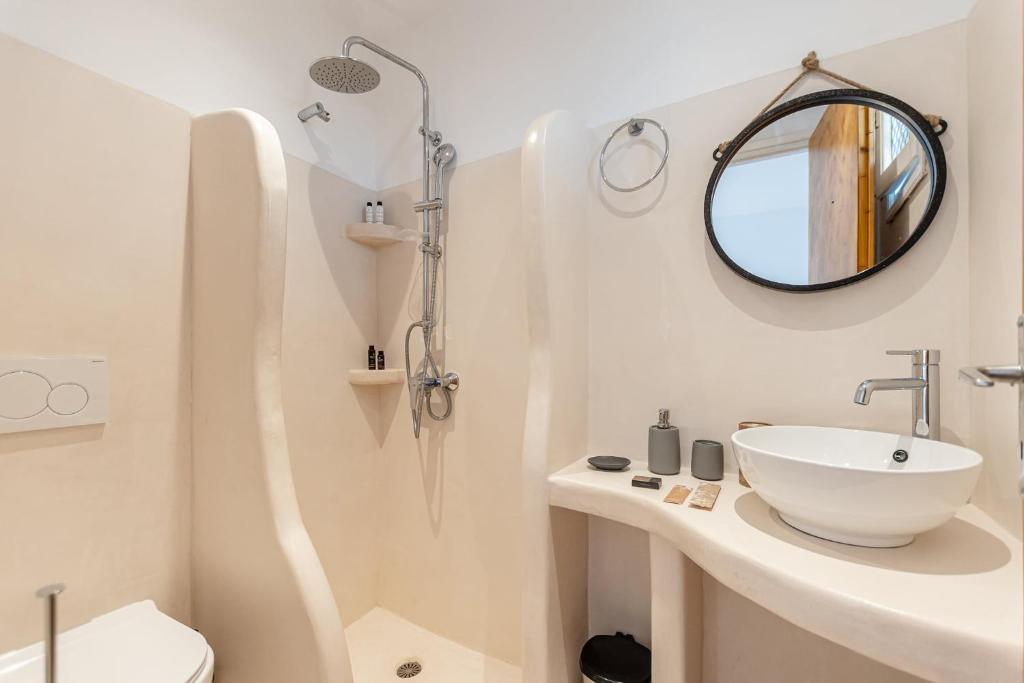 Kúpeľňa v ubytovaní Naxos Beachwalk Rooms