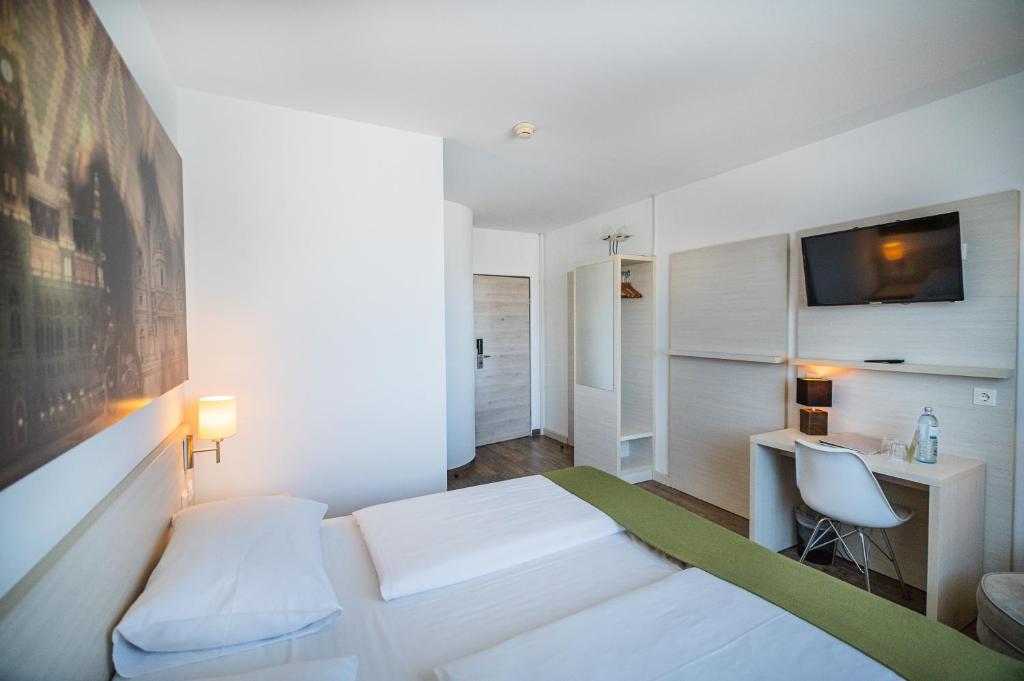 Postel nebo postele na pokoji v ubytování LifeHotel Vienna Airport