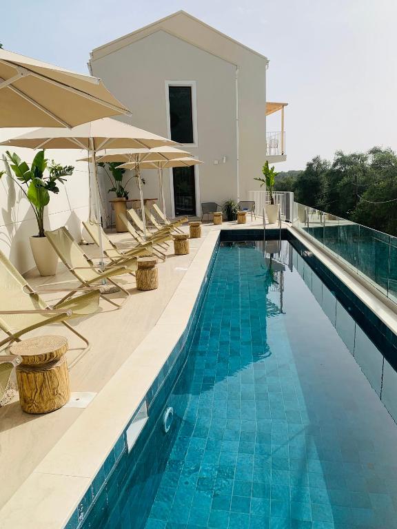 Bazén v ubytování PARGA SUITES nebo v jeho okolí