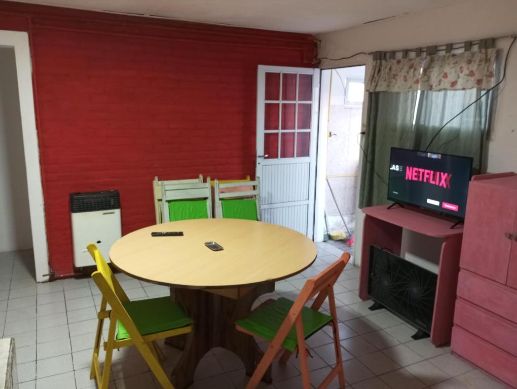 a room with a table and chairs and a tv at Depto amoblado in Gualeguaychú
