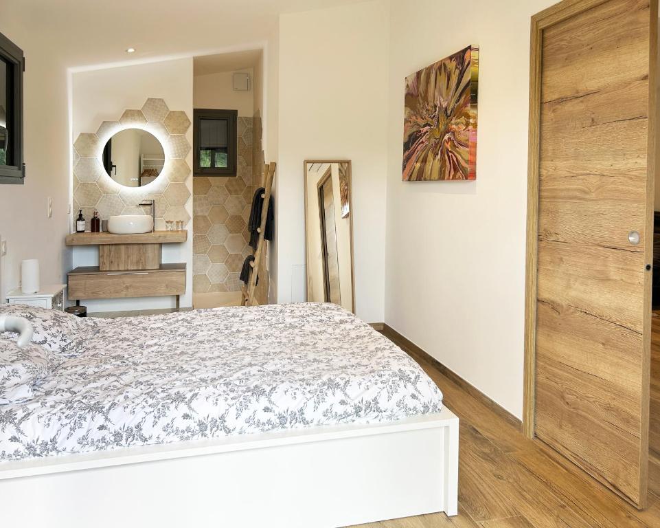Postel nebo postele na pokoji v ubytování Le Petit Cabanon Provençal