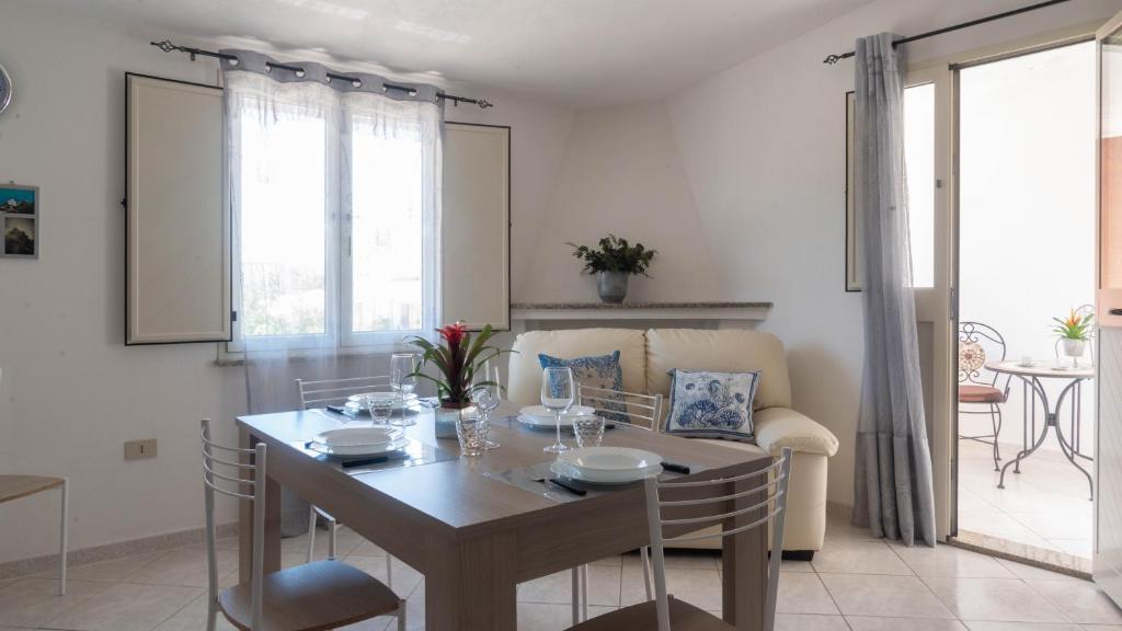 La Casa dello Spritz a La Caletta - Spazioso appartamento vista mare