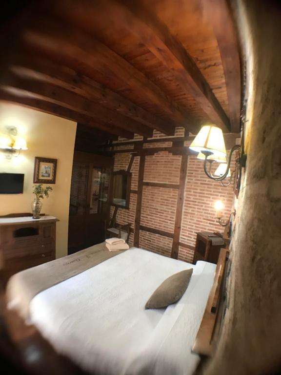 TV a/nebo společenská místnost v ubytování Hospederia Casa de Cisneros