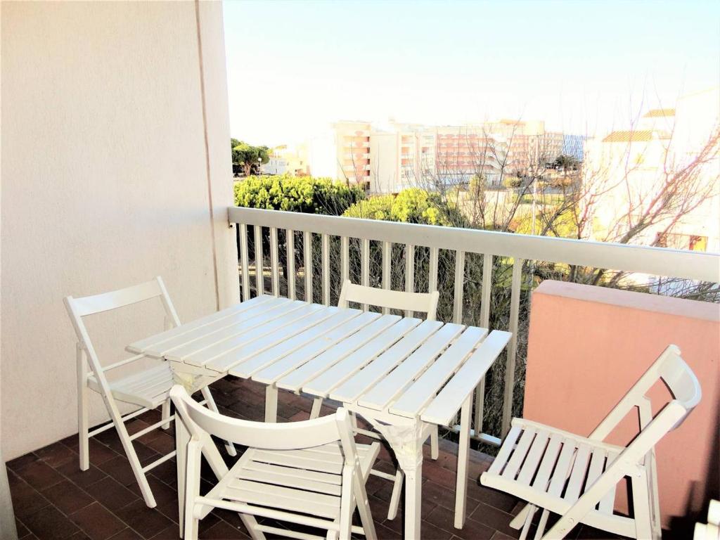 Photo de la galerie de l'établissement Appartement 2 pièces avec terrasse, parking privé, proche mer et commerces - FR-1-307-57, au Grau-du-Roi