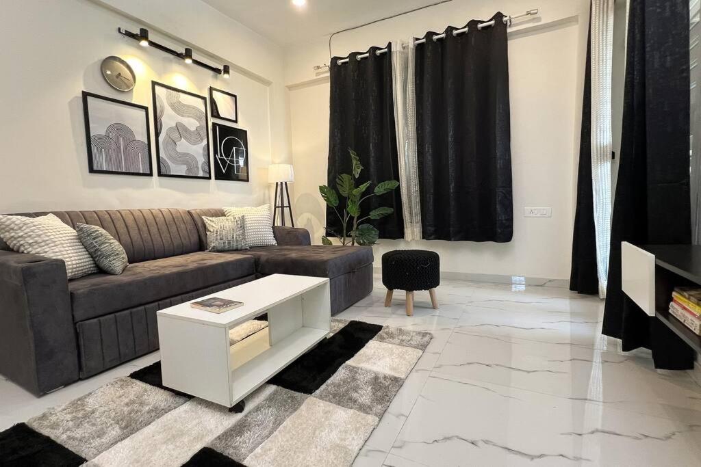 Gallery image of Spacious 2 BHK in Main Kharadi - Anandkunj in Pune