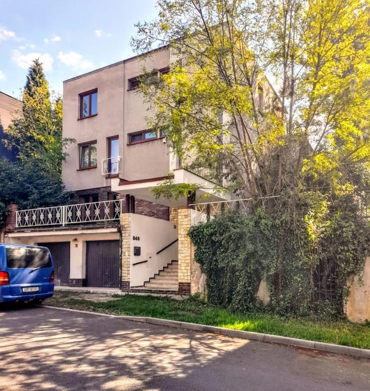 an apartment building with stairs and a car parked in front at LEV I SOVA in Mělník