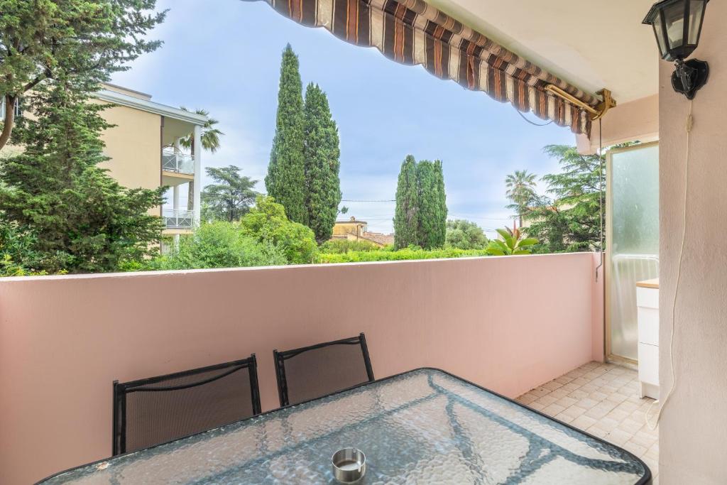 Μπαλκόνι ή βεράντα στο Studio avec terrasse vue jardin