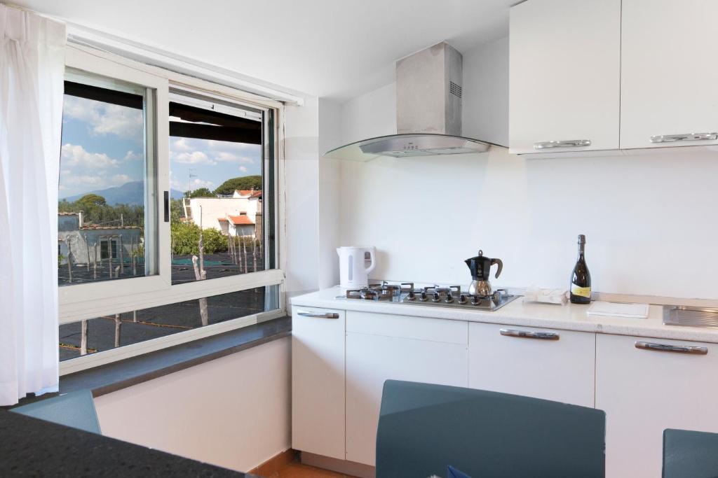 Kuchyň nebo kuchyňský kout v ubytování YourHome - Jolly Pini Apartment