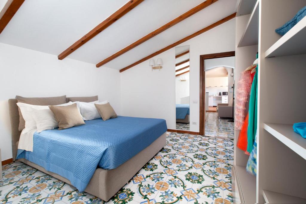 Postel nebo postele na pokoji v ubytování YourHome - Jolly Pini Apartment