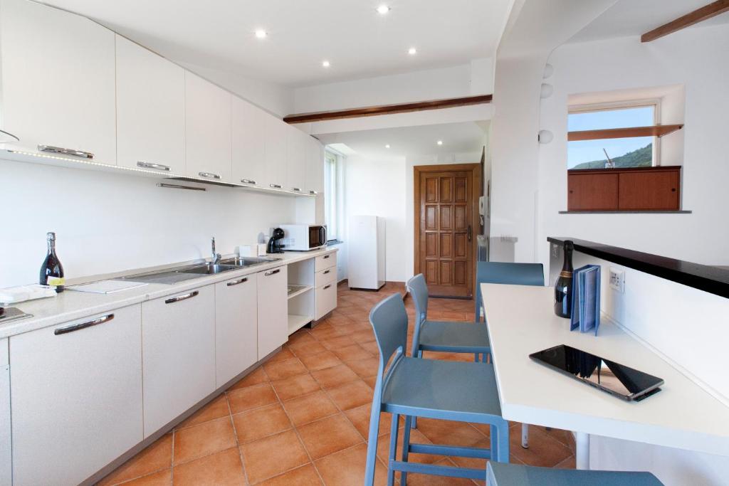 Kuchyň nebo kuchyňský kout v ubytování YourHome - Jolly Pini Apartment