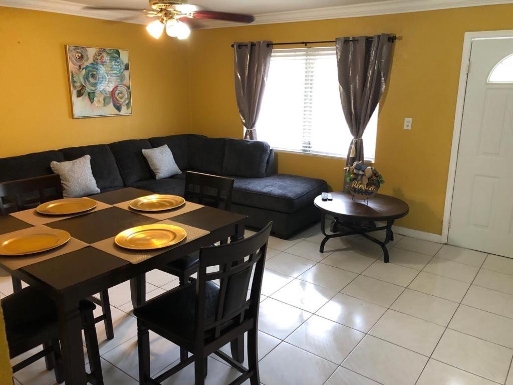 Shay’s Apartment, Freeport (updated prices 2024)