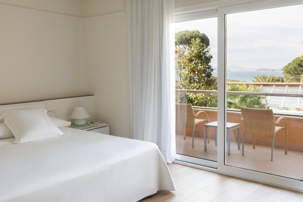 Postel nebo postele na pokoji v ubytování Hotel Sa Punta - Adults Only fr13