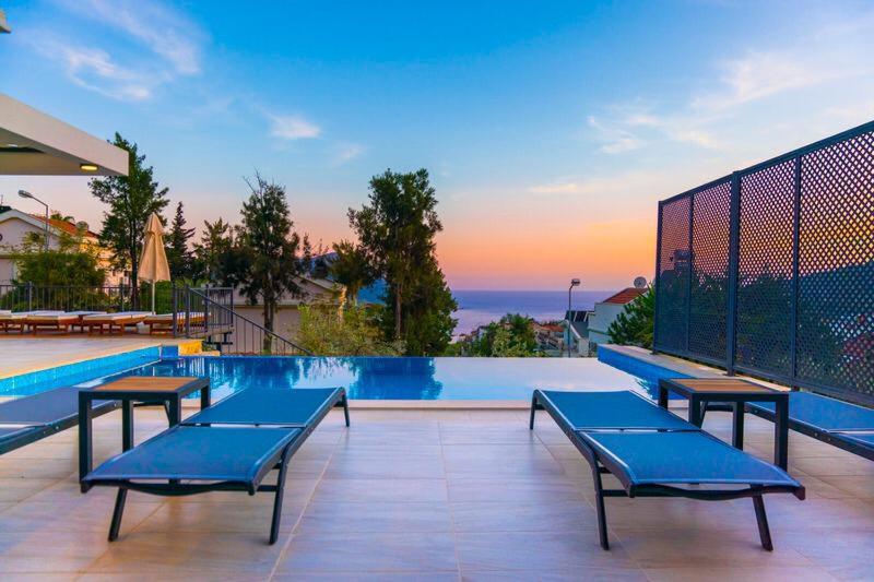Bazén v ubytování Villa Bahari Kalkan nebo v jeho okolí