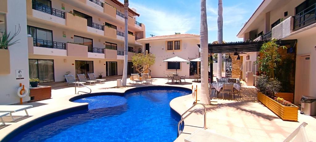 a swimming pool in the middle of a building at Hotel Santa Fe Los Cabos by Villa Group in Cabo San Lucas