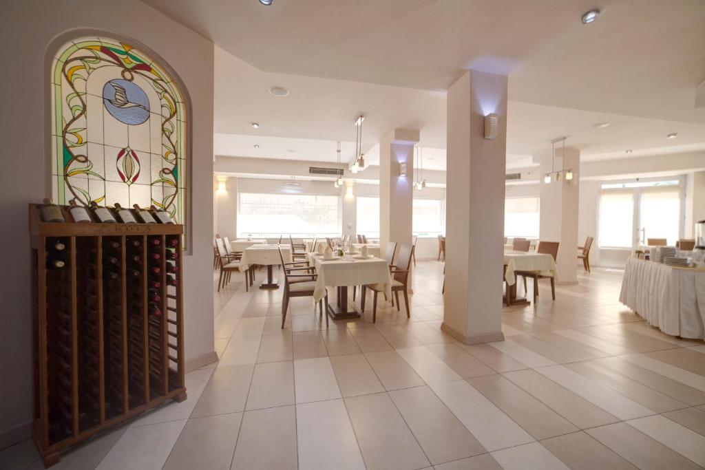 Restaurace v ubytování Hotel Lebed