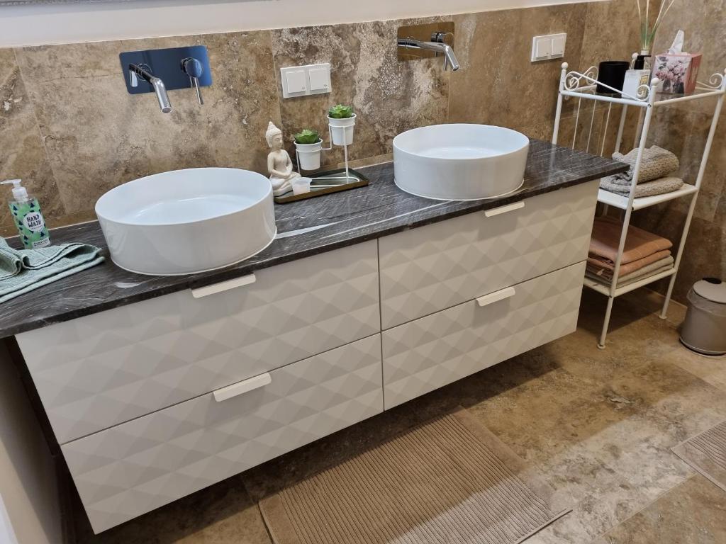 Fotografie z fotogalerie ubytování Ferienwohnung Binder Hubertusstraße v destinaci Velden am Wörthersee