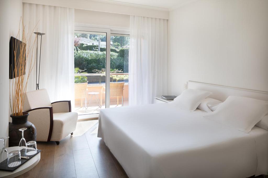 Postel nebo postele na pokoji v ubytování Hotel Sa Punta - Adults Only fr13