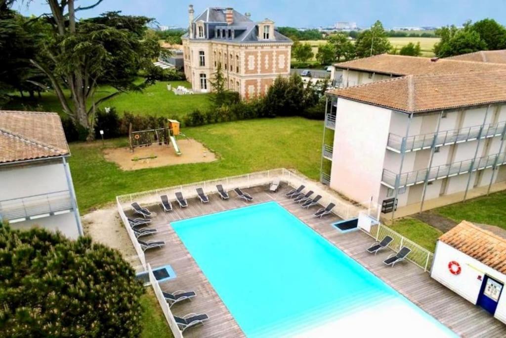 Bazén v ubytování Studio 2 personnes proche île de ré-La Rochelle nebo v jeho okolí