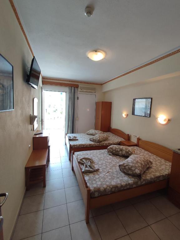 Postel nebo postele na pokoji v ubytování Villa Cosmos Inn