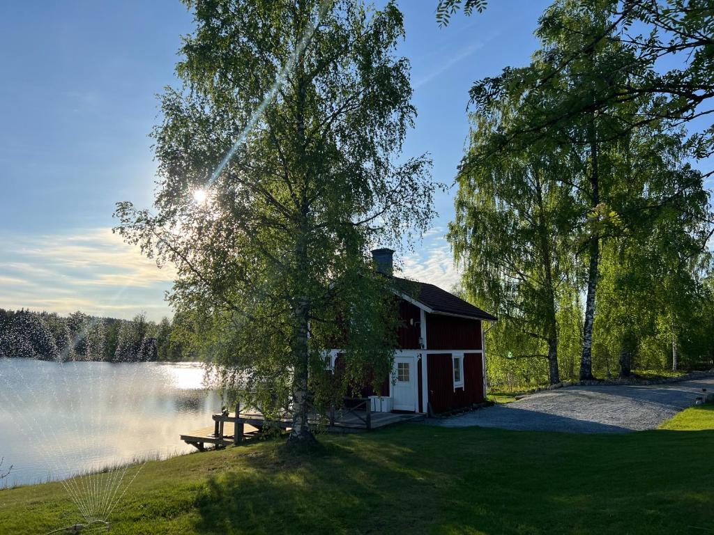 a cabin on the shore of a lake at Kaffestugan in Hällefors