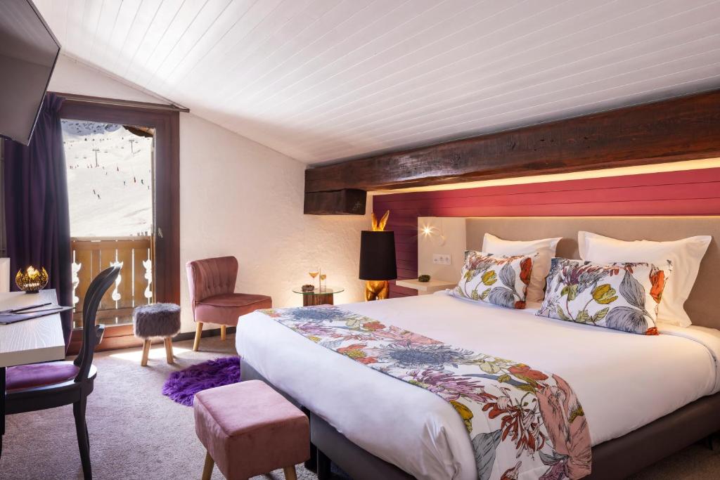 Postel nebo postele na pokoji v ubytování Hôtel Courcheneige