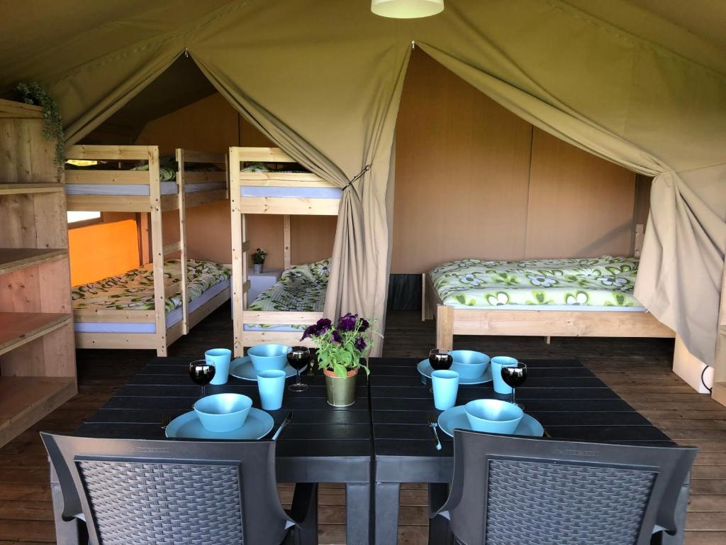 Patio nebo venkovní prostory v ubytování Kemp Sluknov- Glamping