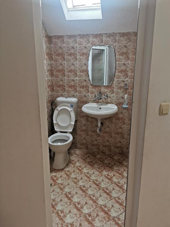 Koupelna v ubytování Jelezchevi Guest Rooms