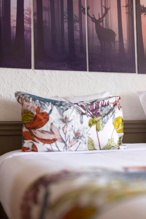 Postel nebo postele na pokoji v ubytování Hôtel Courcheneige
