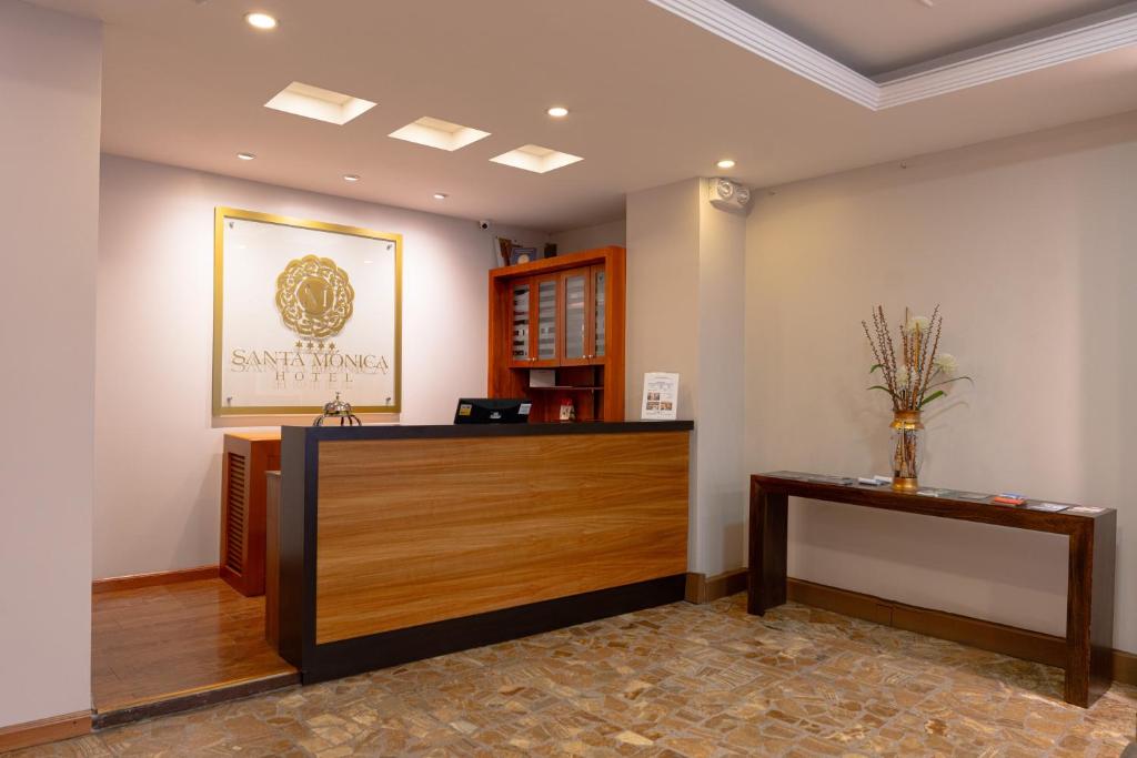 a lobby with a reception desk in a building at Hotel Santa Monica in Cuenca